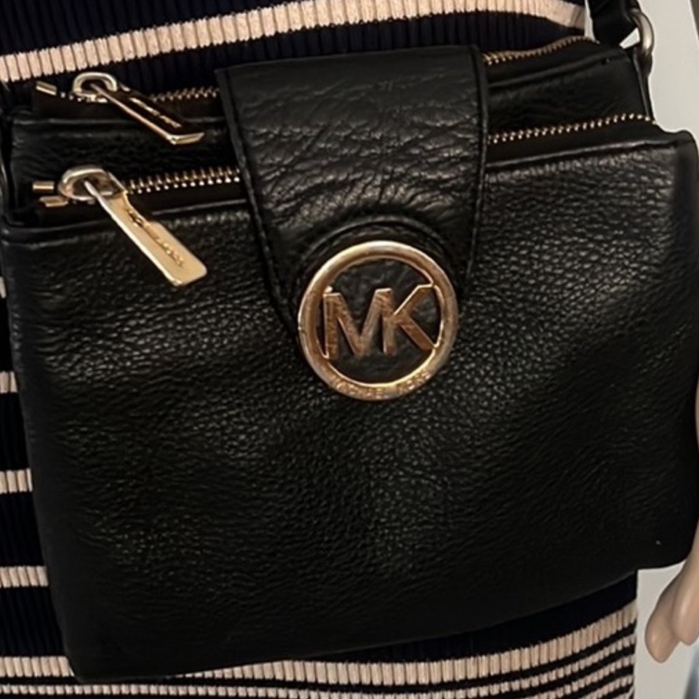 - (Michael Kors) small Crossbody bag